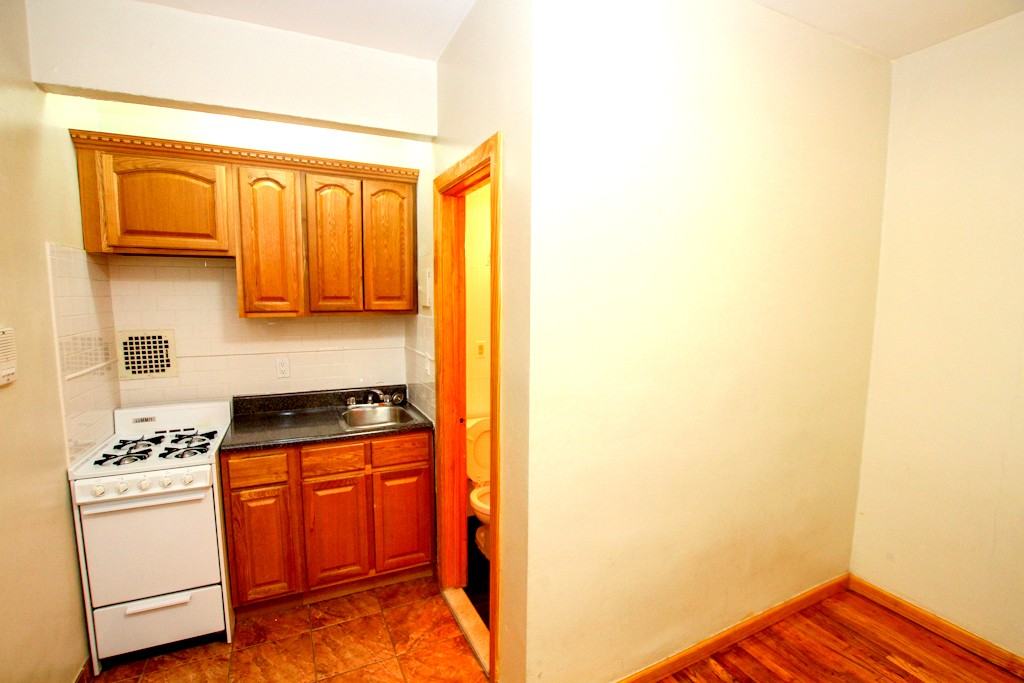 1562 3rd Ave - Photo 2 of 4