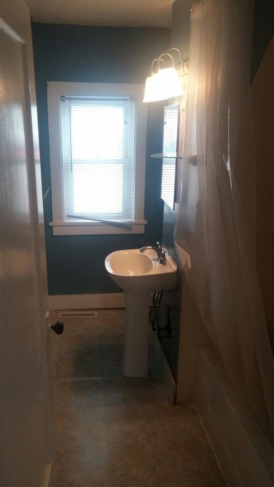 211 Central Ave N - Photo 2 of 17