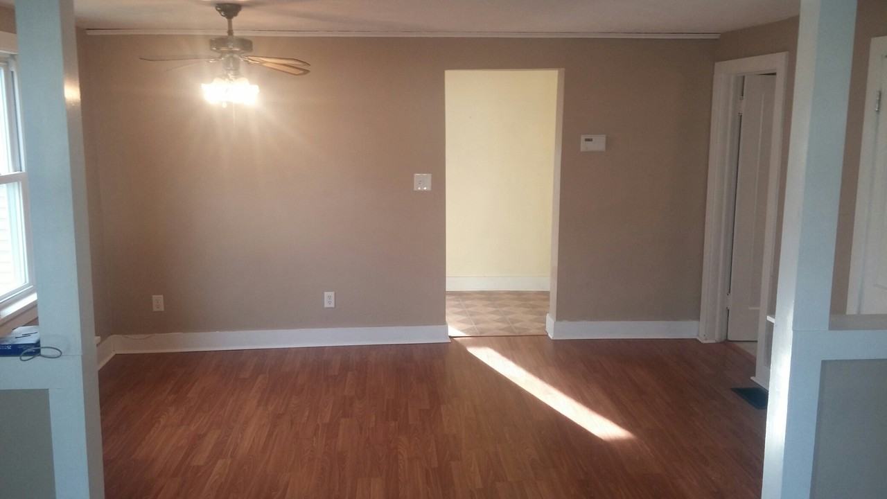 211 Central Ave N - Photo 3 of 17