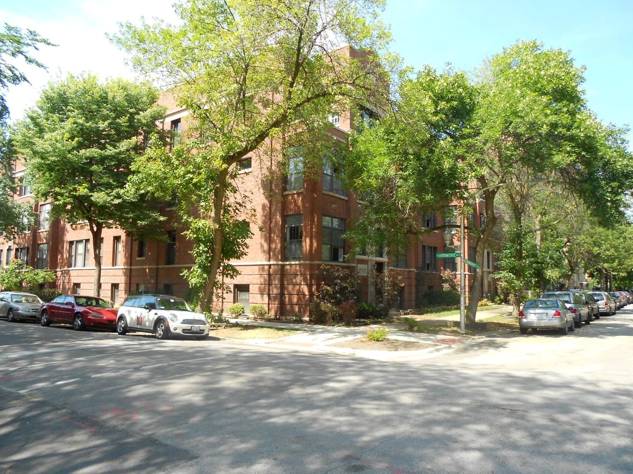 1050 W Ardmore Ave