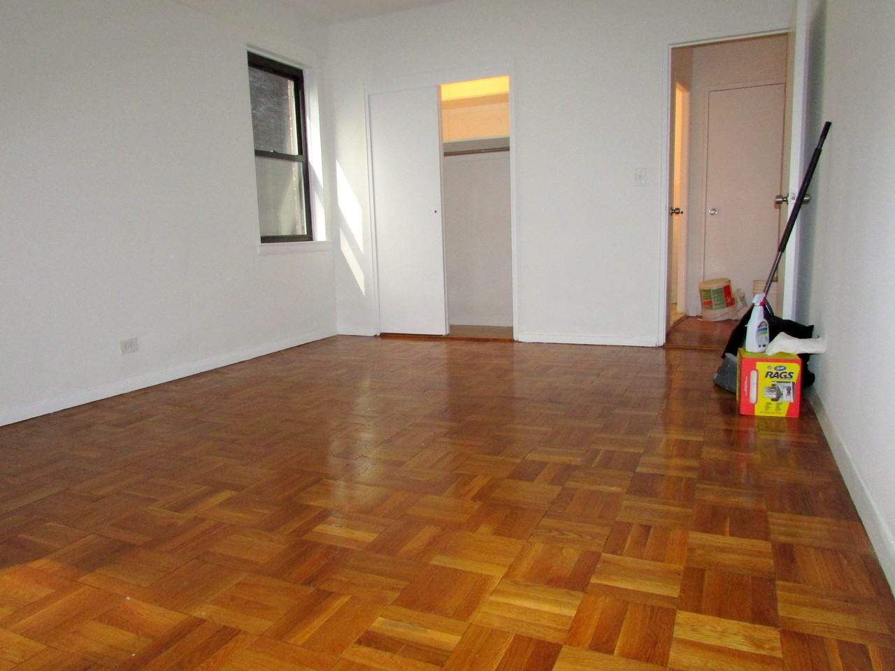 3 Beekman Pl - Photo 2 of 3