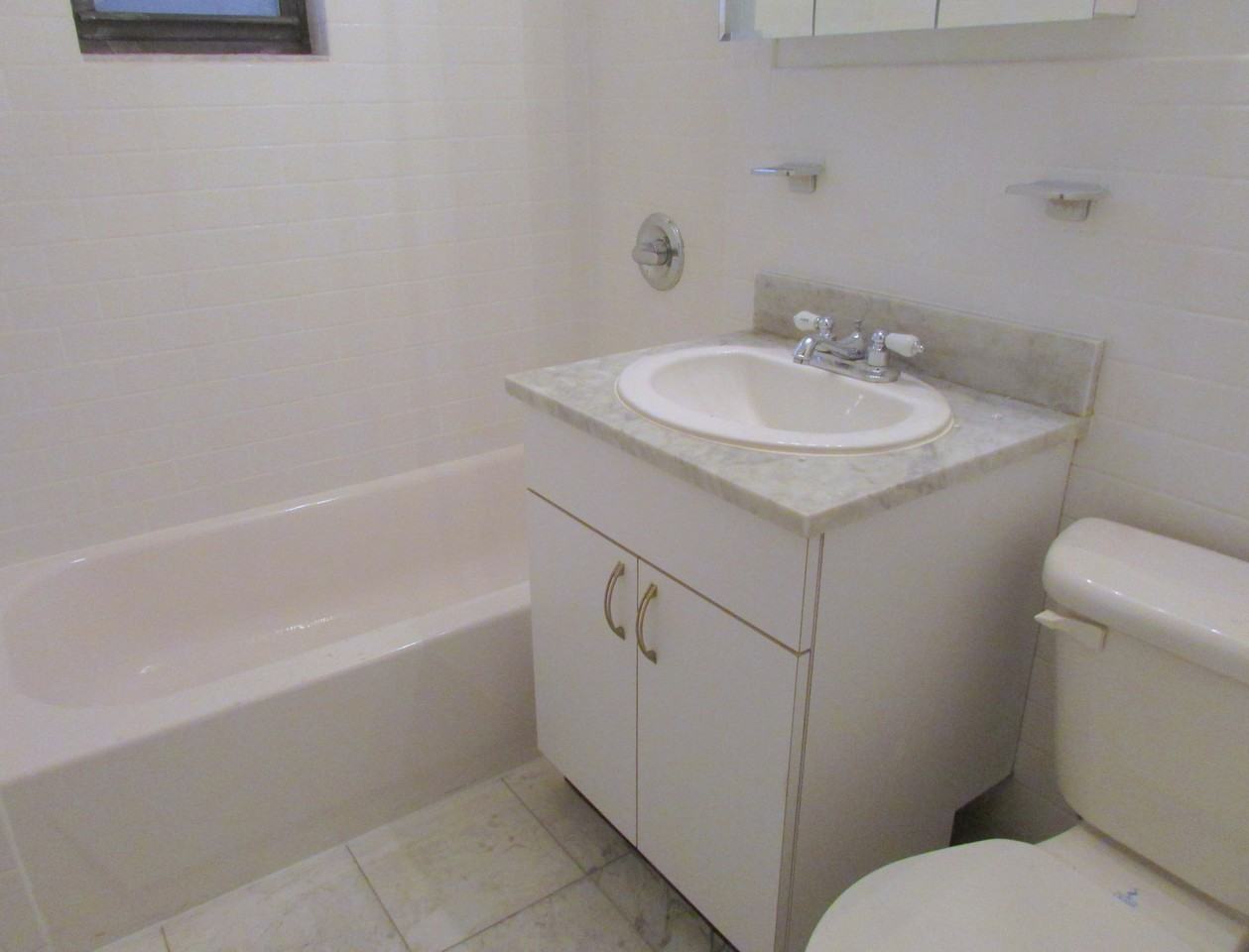 3 Beekman Pl - Photo 3 of 3