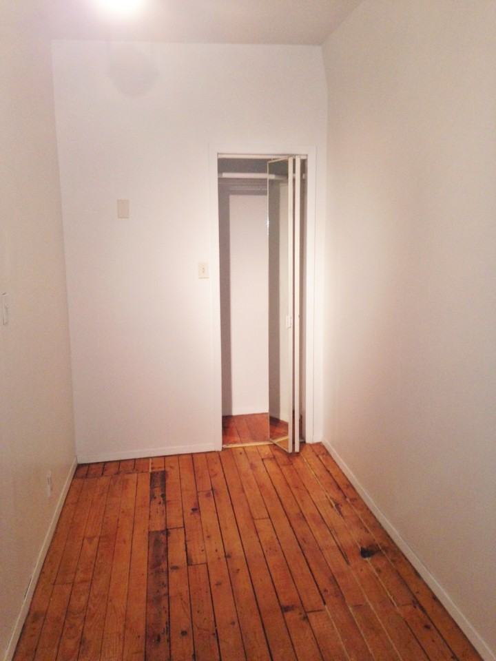 436 W 46th - Photo 3 of 4