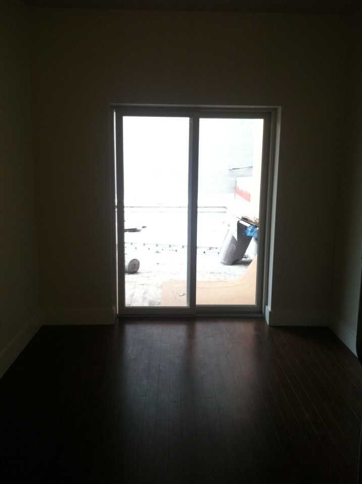 82 Vernon Ave - Photo 2 of 4