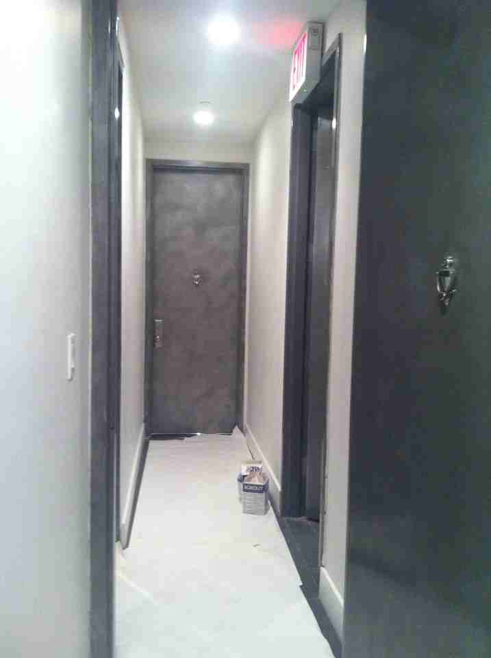 82 Vernon Ave - Photo 3 of 4