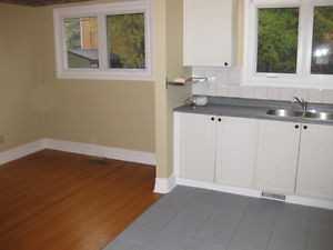 868 Maplewood Ave - Photo 3 of 5