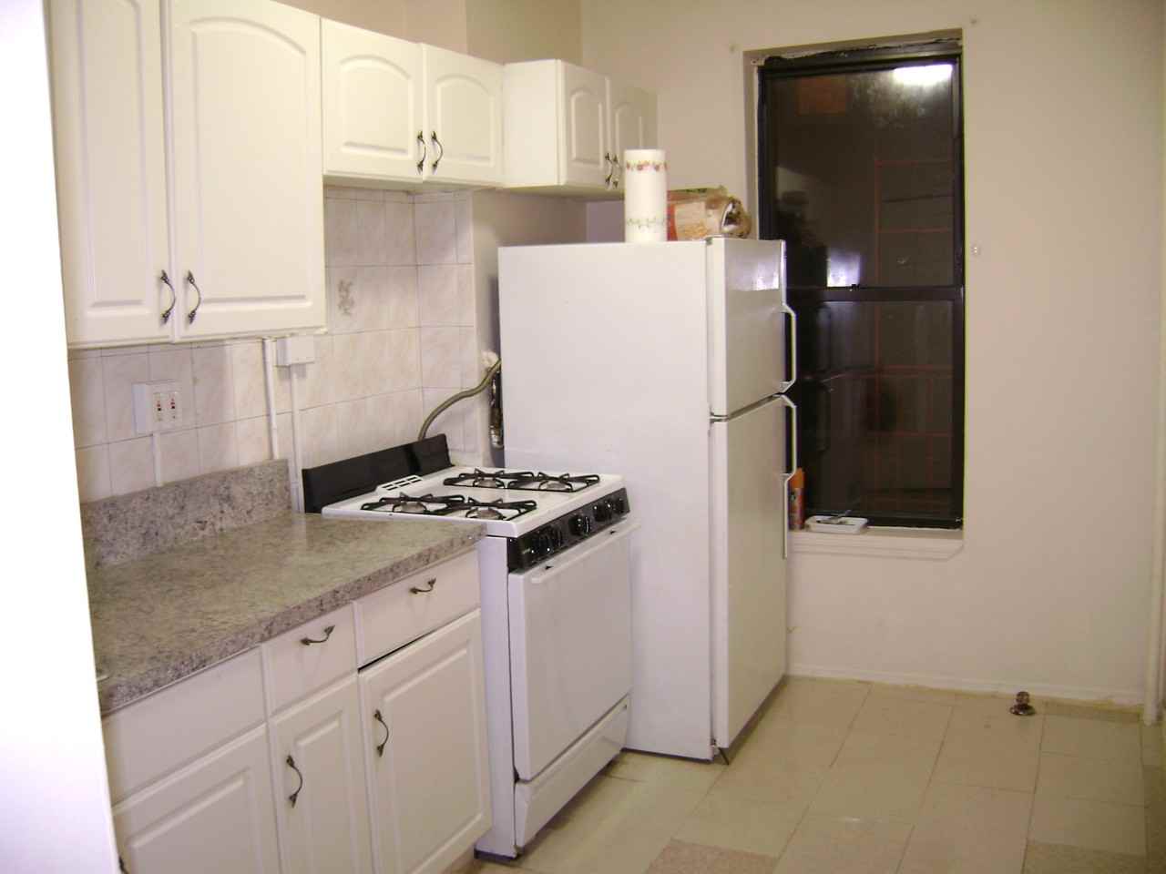 330 Troy Ave - Photo 2 of 3