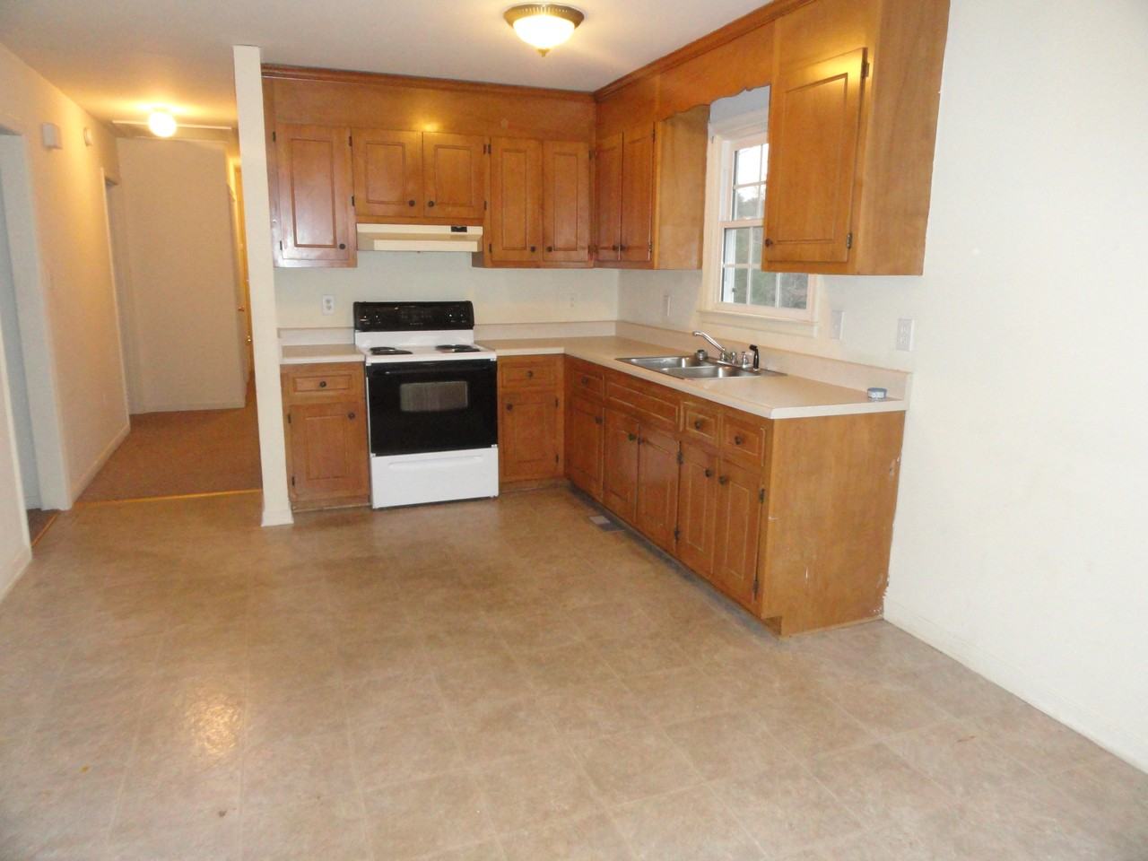 1108 Spain Dr - Photo 3 of 7