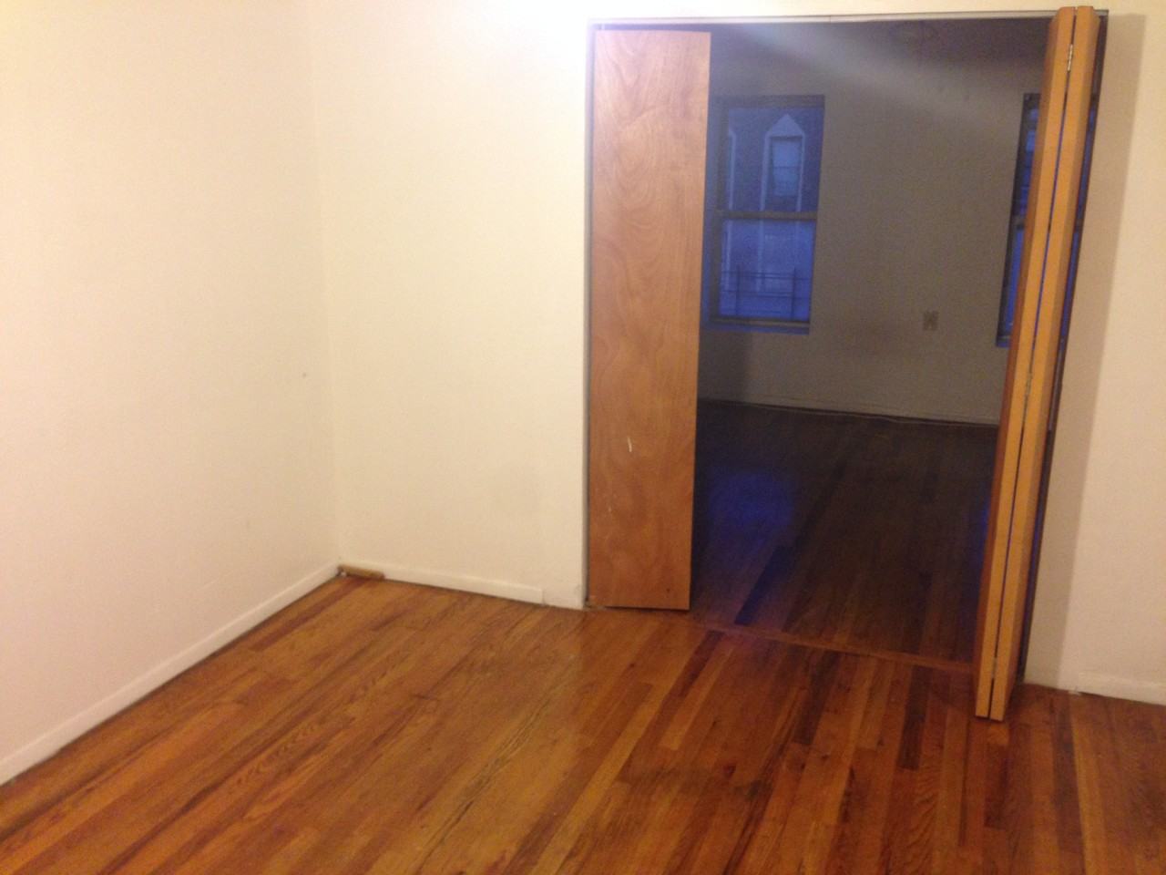 432 Franklyn Ave - Photo 2 of 3