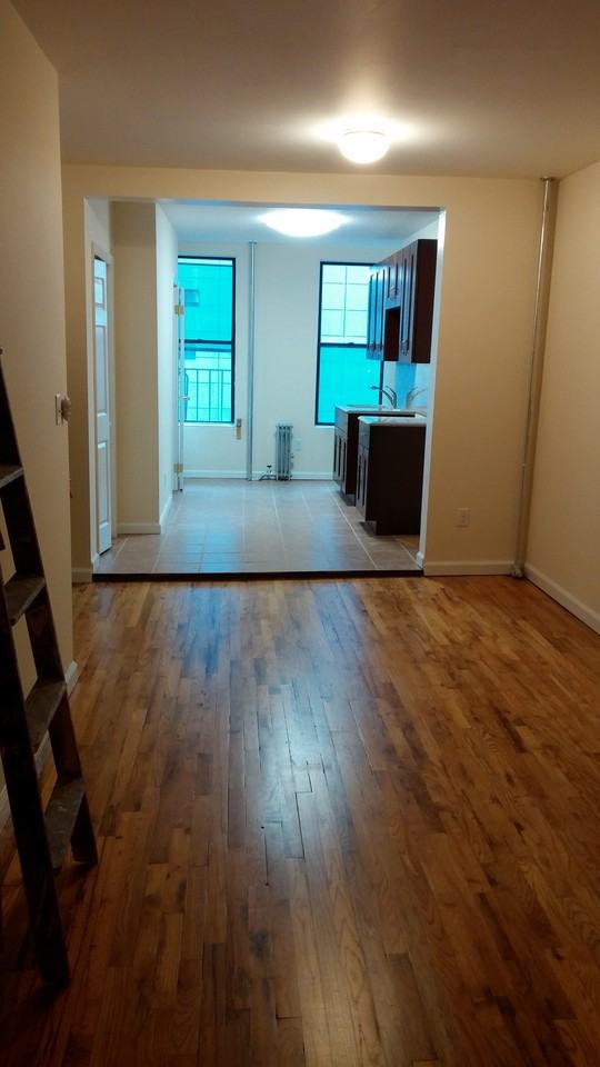 451 Court St - Photo 2 of 4