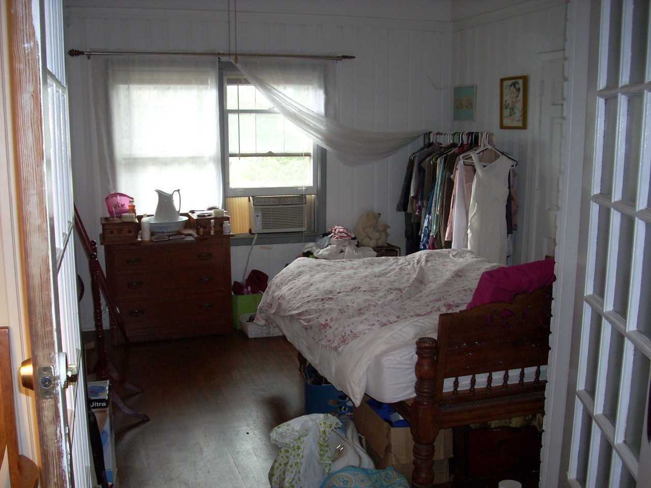 384 Arizona Ave NE - Photo 3 of 5