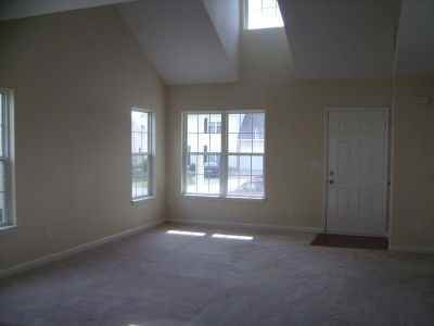 1016 Betty Lou Ln - Photo 3 of 7