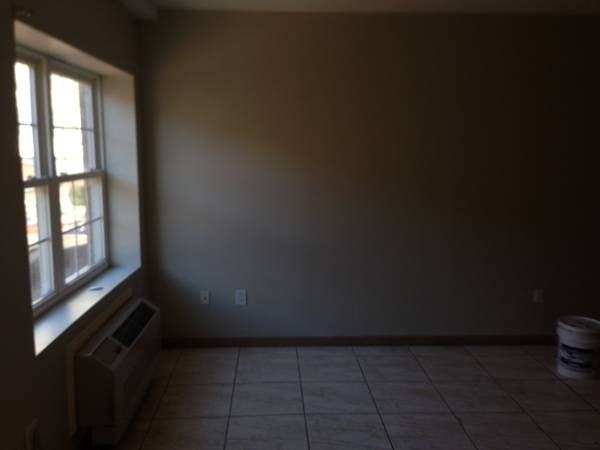 463 Lenox Rd - Photo 2 of 5