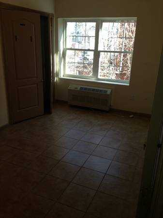 463 Lenox Rd - Photo 3 of 5