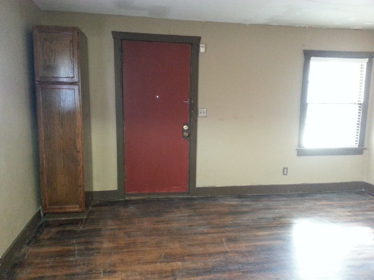 909 Petway Ave - Photo 2 of 10