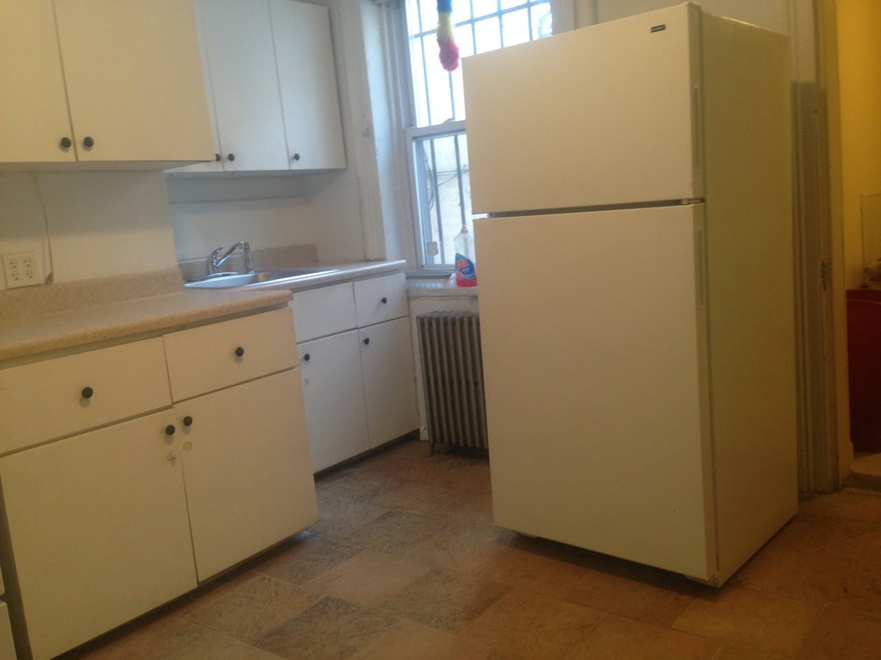 671 Monroe St - Photo 3 of 8