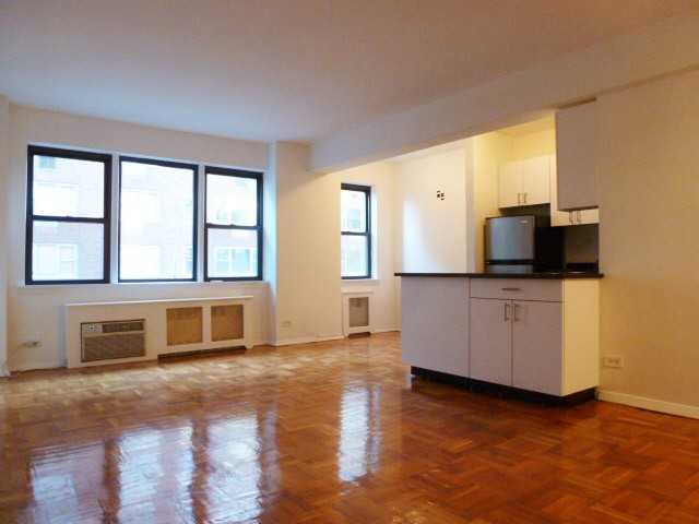 24 Beekman Place - Photo 2 of 3