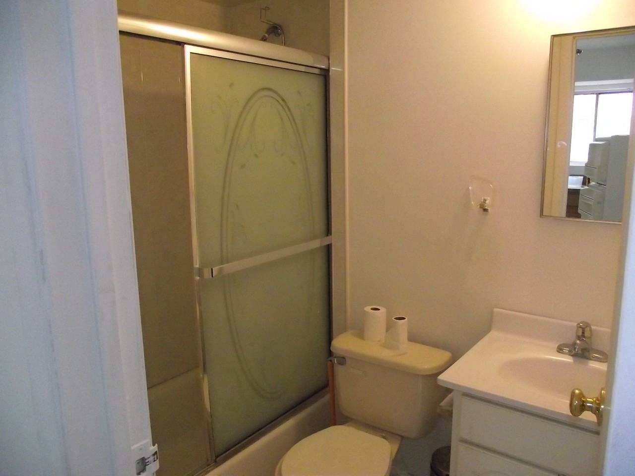 645 Travis Ave - Photo 2 of 2