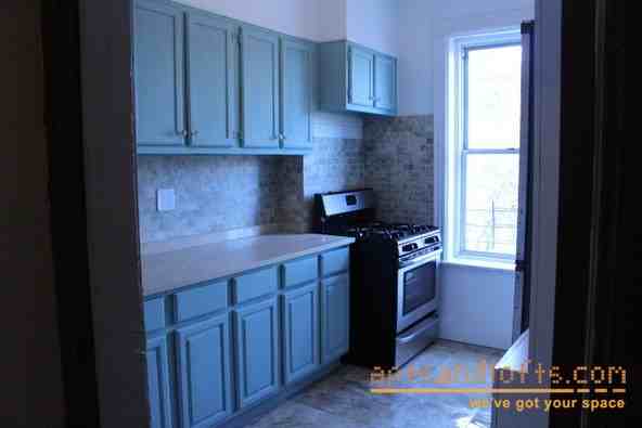 335 Bainbridge St - Photo 3 of 5