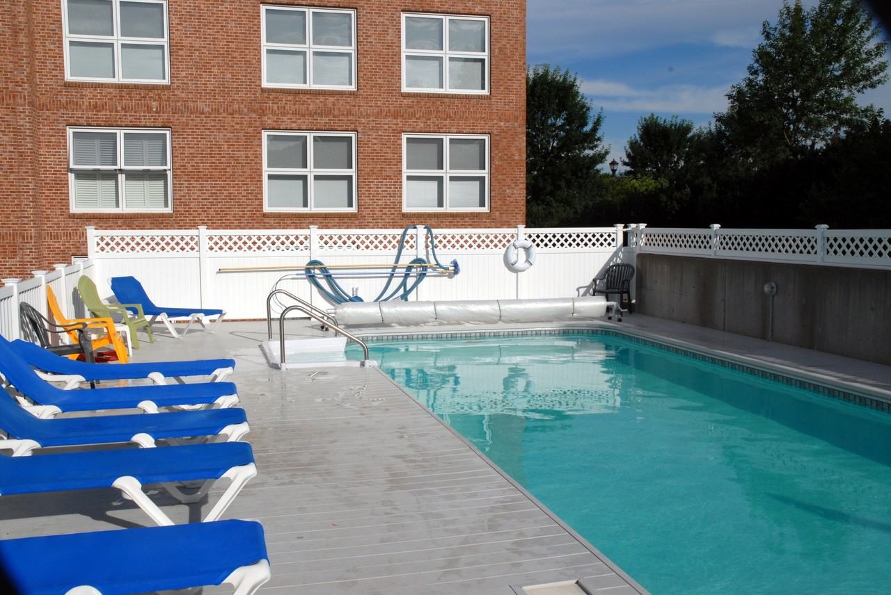 89 Waterfront Dr, Bedford, NS B4A 4K5 2 Bedroom Apartment for 2,000