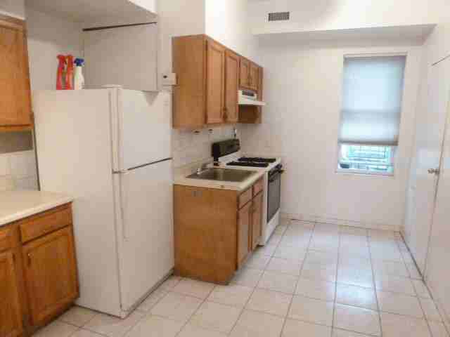 350 Park Ave S - Photo 3 of 3