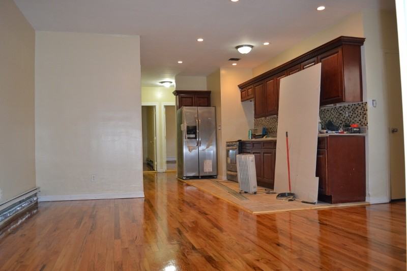 510 Hancock St - Photo 3 of 10