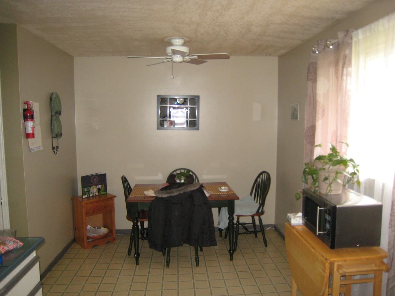 1762 Seeley Dr - Photo 3 of 4