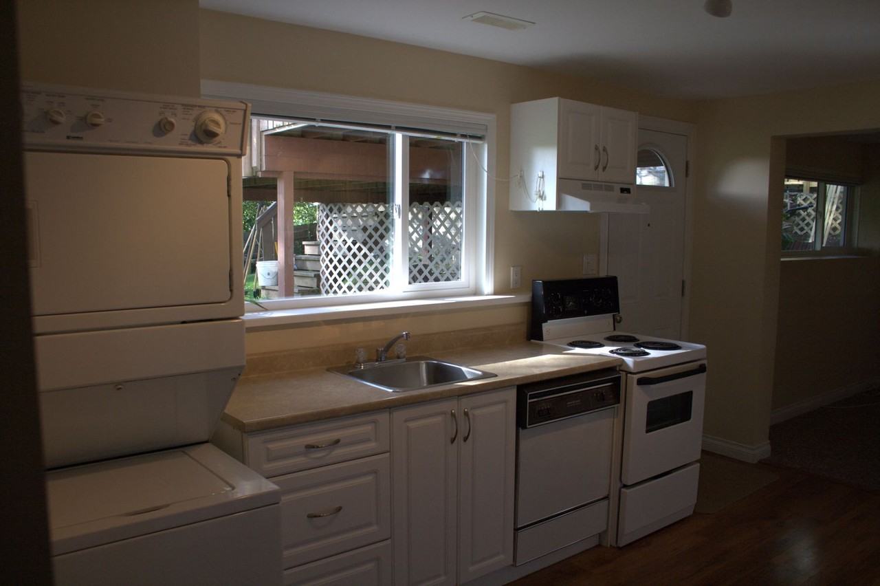 2880 Wyndeatt Ave - Photo 3 of 7