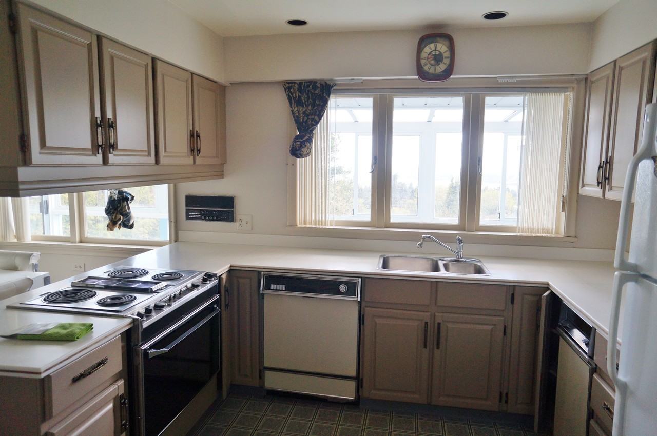 650 Southborough Dr - Photo 2 of 10