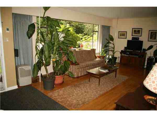 1901 Glenaire Dr - Photo 2 of 4