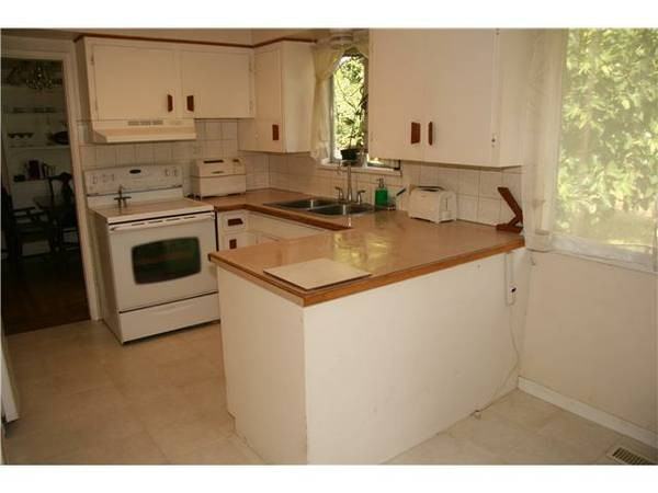 1901 Glenaire Dr - Photo 3 of 4