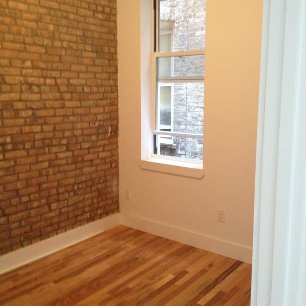 86 Jefferson Ave - Photo 2 of 5