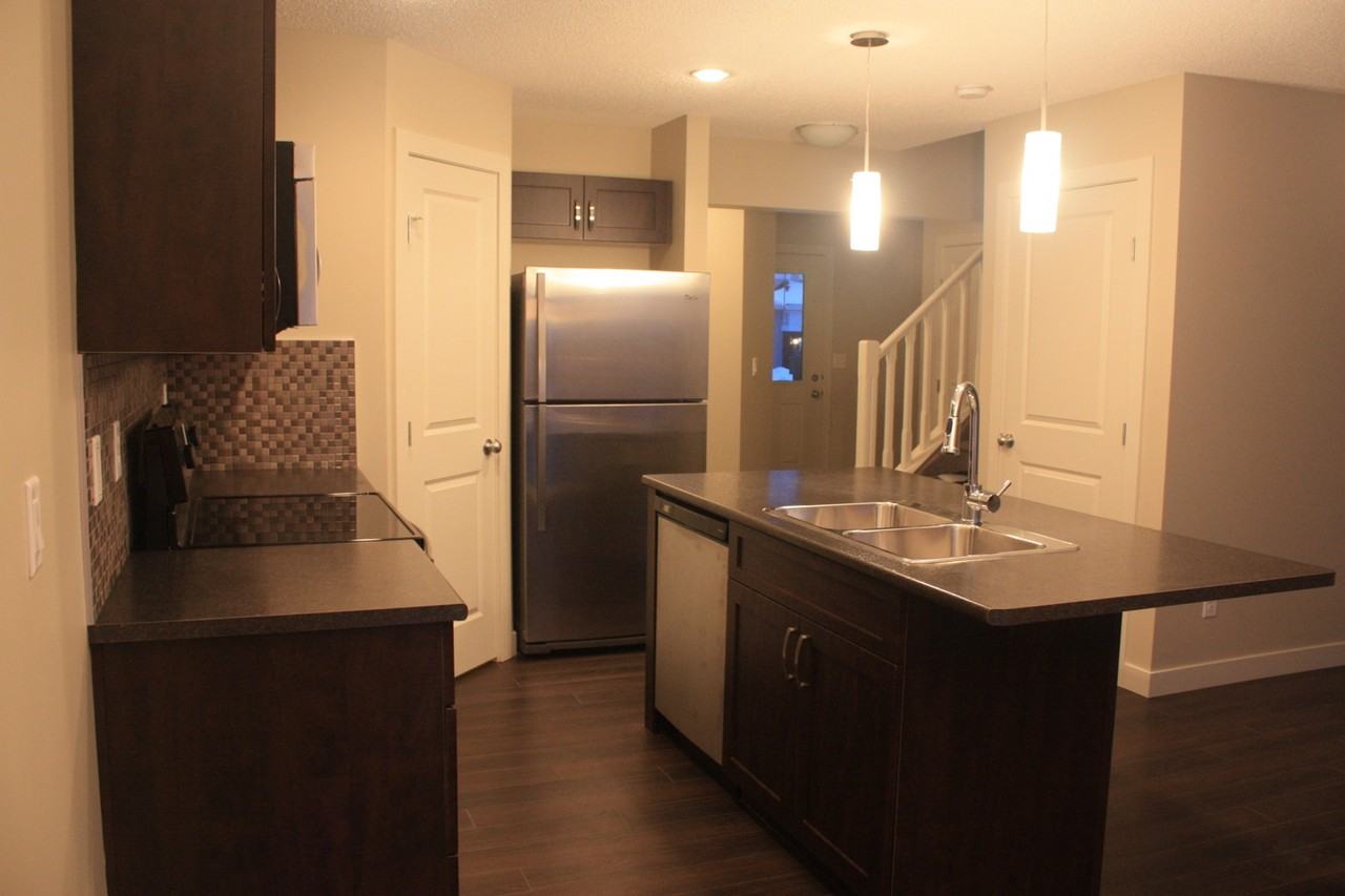 2399 Sparrow Cres NW - Photo 2 of 8