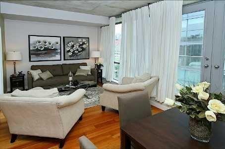 36 Charlotte St #605