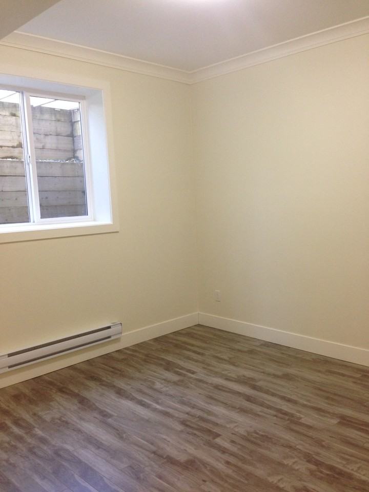 718 5th St E - Photo 2 of 4