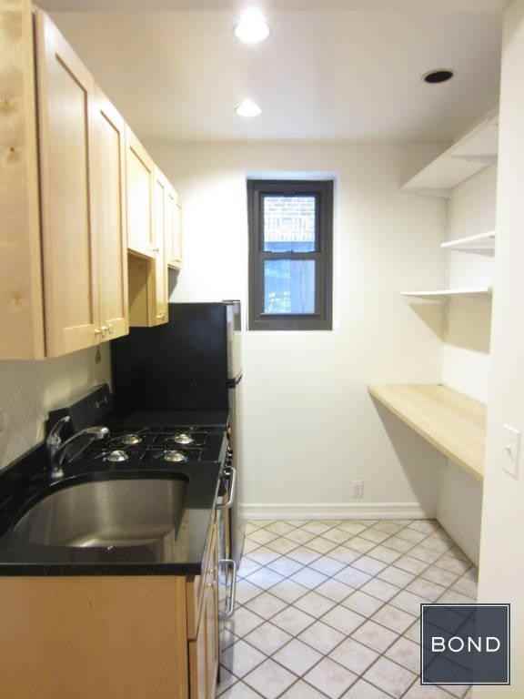 35 Charlton St - Photo 2 of 4