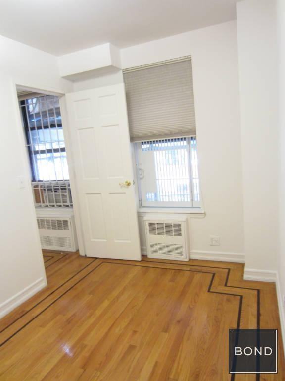 35 Charlton St - Photo 3 of 4