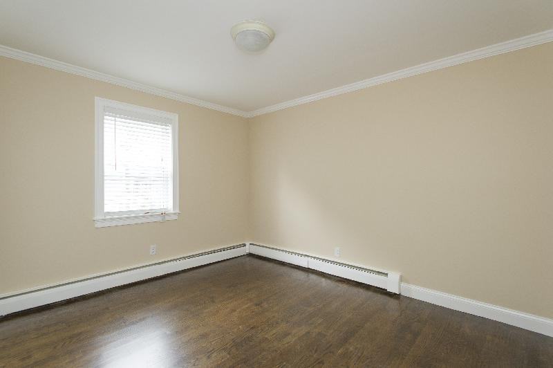 60 Oxford Ave - Photo 3 of 6