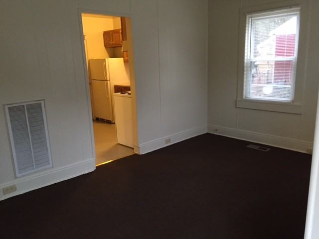 511 Hayward Ave - Photo 3 of 11