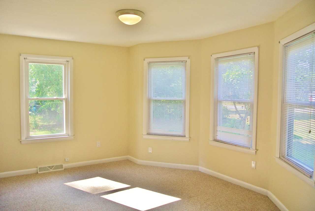 697 Oakland Beach Ave - Photo 2 of 9