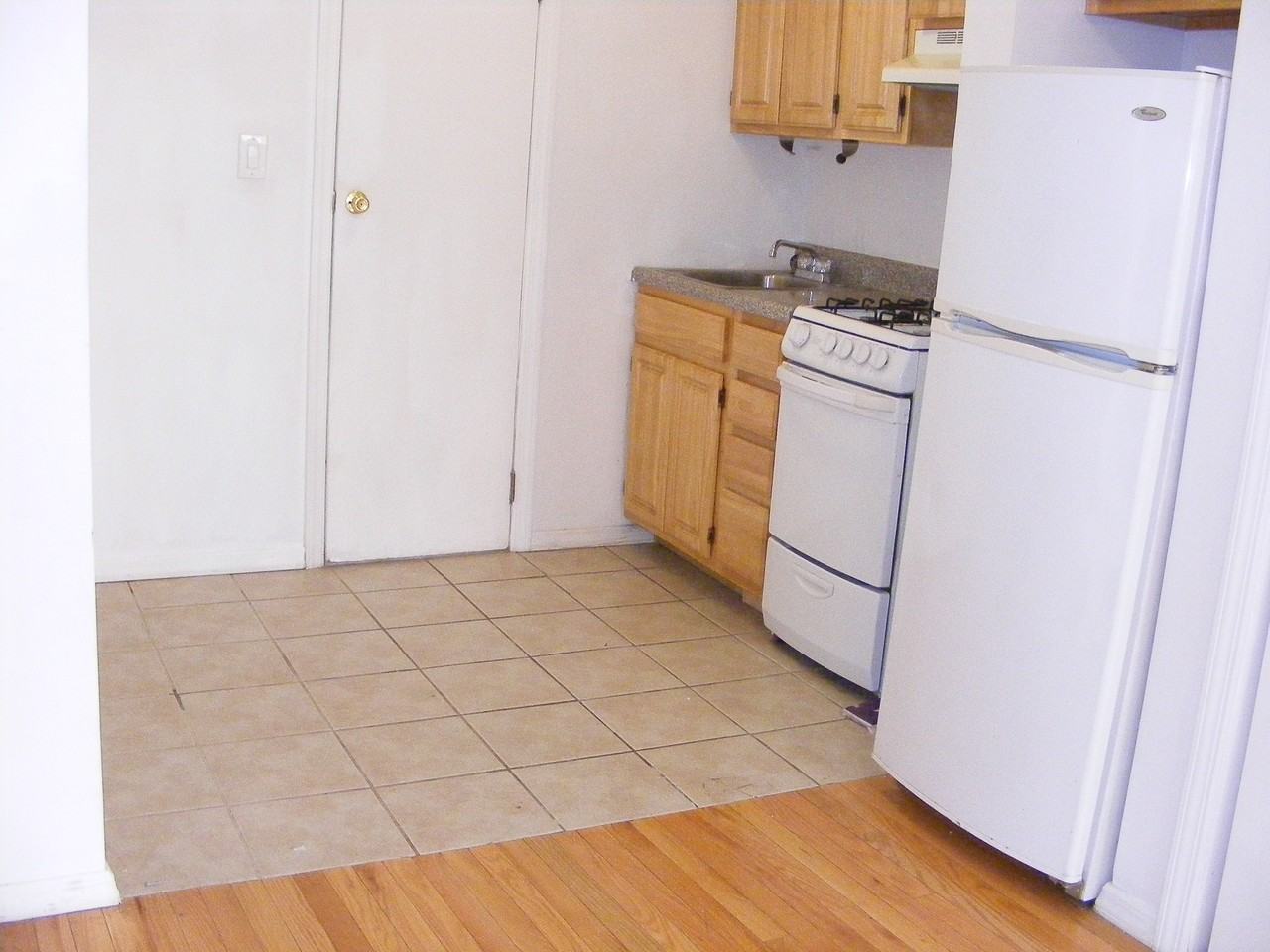 304 E 6th Ave - Photo 3 of 4