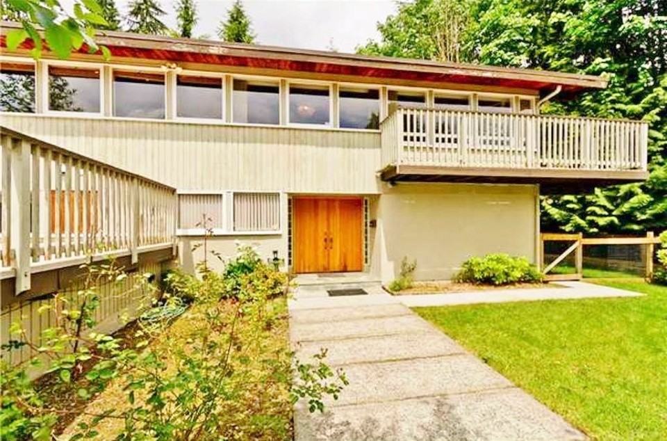 971 Wildwood Ln - Photo 2 of 9