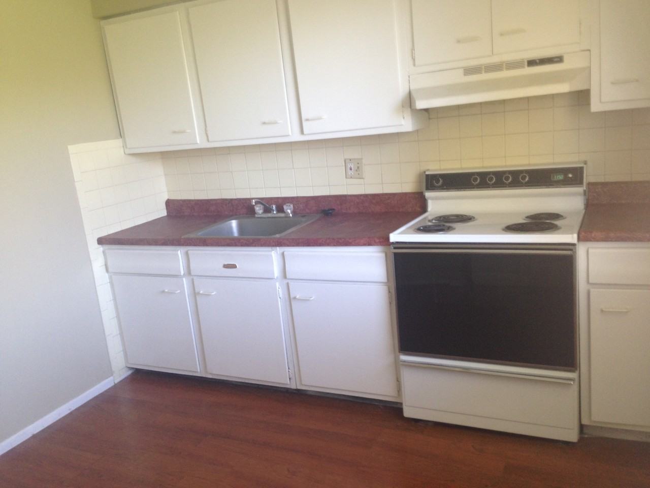 10125 Chaucer Ave - Photo 2 of 4