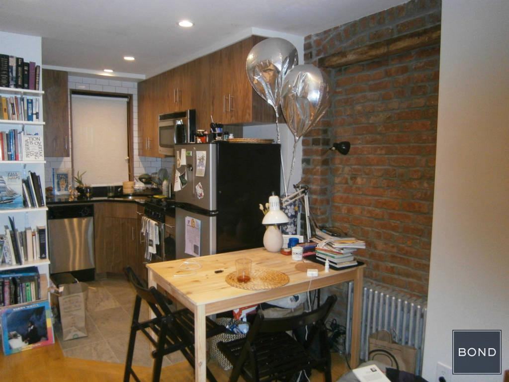 110 Baxter St - Photo 2 of 4