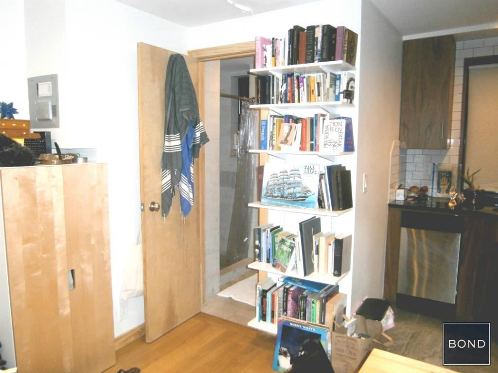 110 Baxter St - Photo 3 of 4