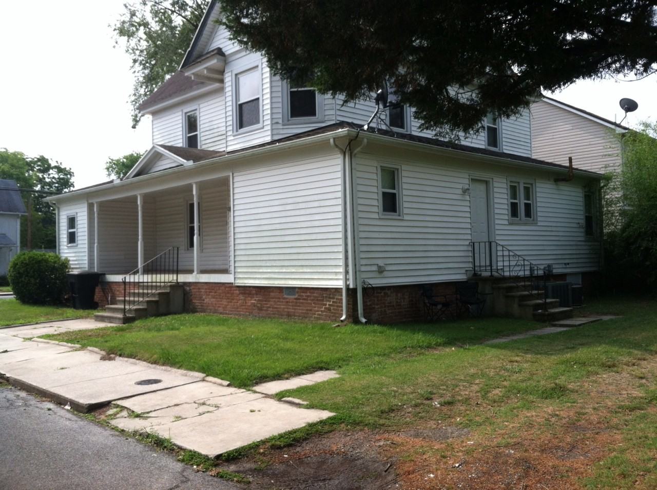 812 S Division St - Photo 2 of 9