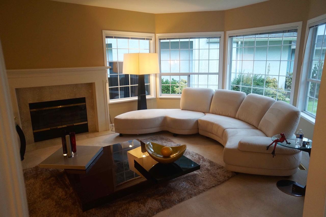 4577 Capilano Rd - Photo 2 of 13