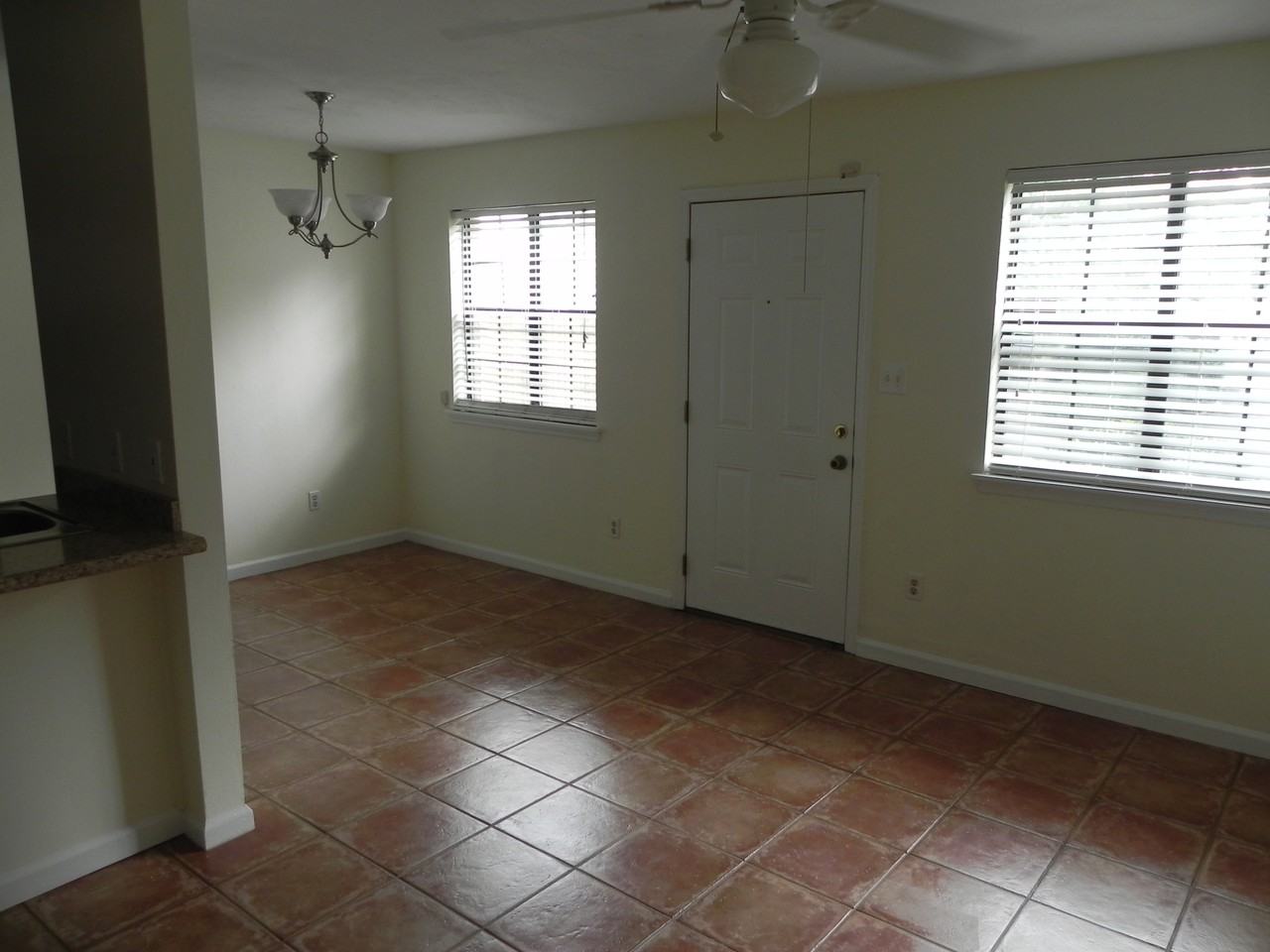 808 W Carolina St #10 - Photo 3 of 11