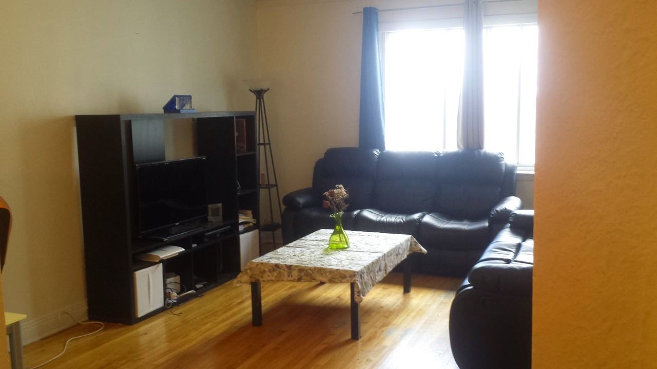 3820 Chemin de la Côte-Sainte-Catherine #6 - Photo 2 of 11