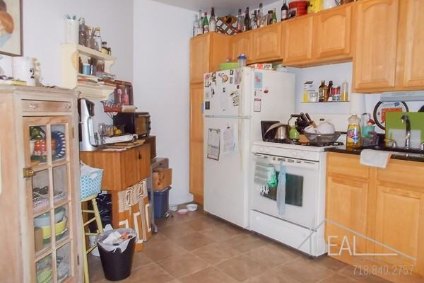 161 12th St #3L - Photo 2 of 6